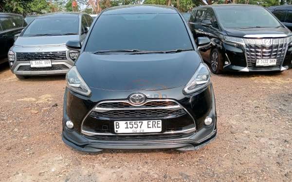 TOYOTA SIENTA 1.5 Q