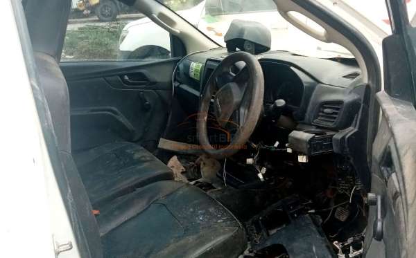 ISUZU DMAX PU