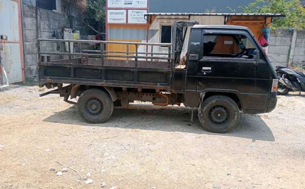 MITSUBISHI L 300