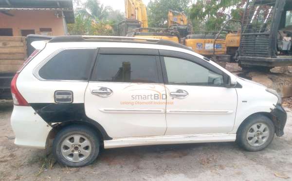 TOYOTA AVANZA VELOZ