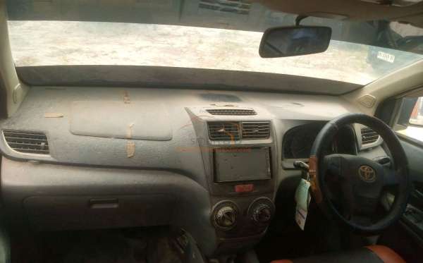 TOYOTA AVANZA VELOZ