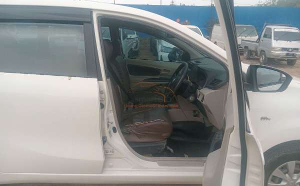 TOYOTA AVANZA 1.3 E