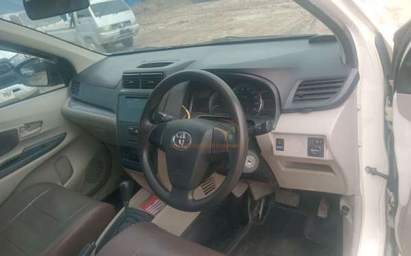 TOYOTA AVANZA 1.3 E