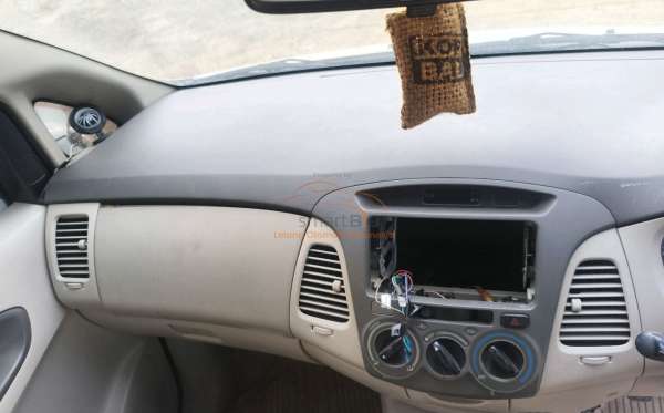TOYOTA INNOVA
