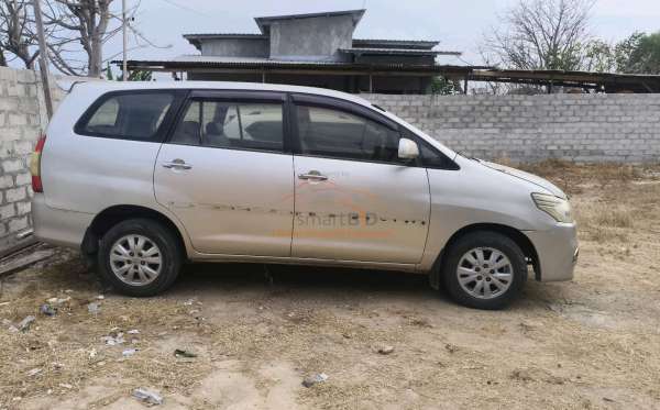 TOYOTA INNOVA
