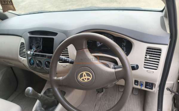 TOYOTA INNOVA