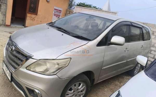 TOYOTA INNOVA