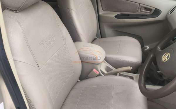 TOYOTA INNOVA
