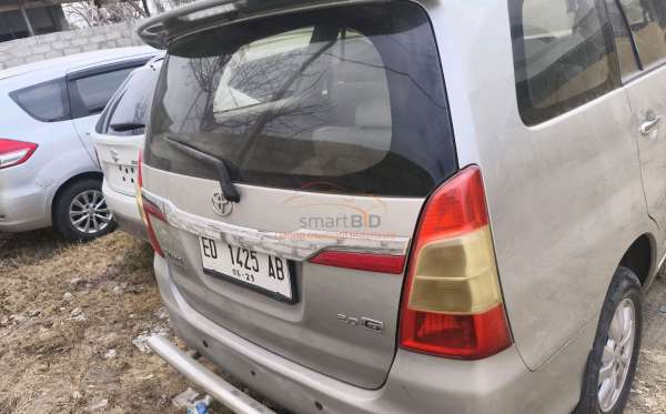 TOYOTA INNOVA