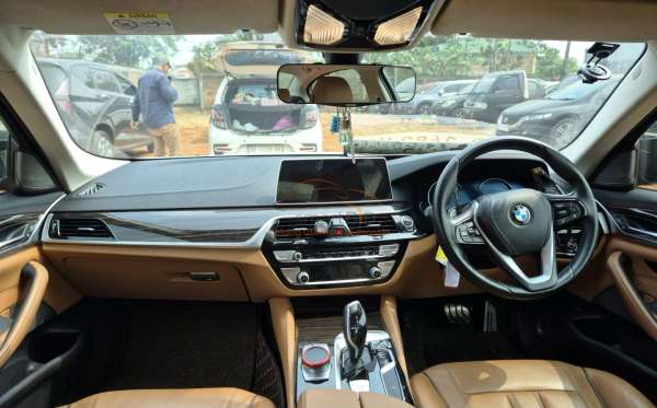 BMW 530I CKD AT