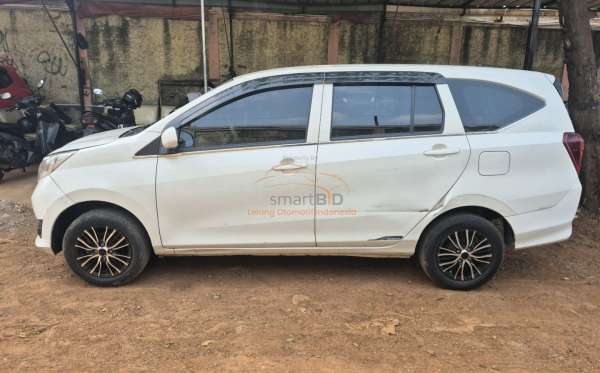 DAIHATSU SIGRA X