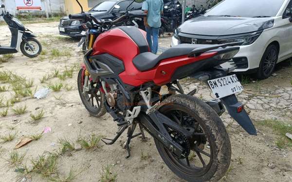 HONDA  CB 150 R