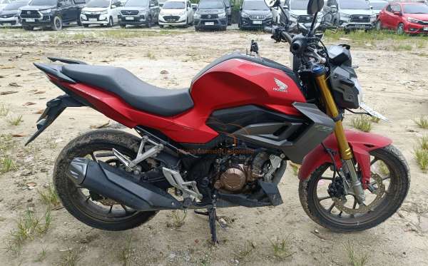 HONDA  CB 150 R