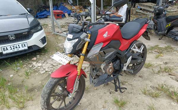 HONDA  CB 150 R