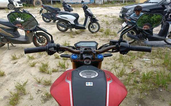 HONDA  CB 150 R