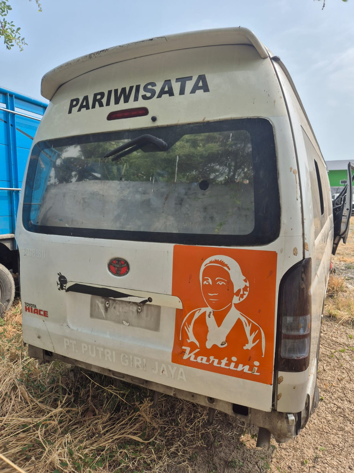 TOYOTA HI ACE  COMMUTER