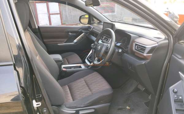 TOYOTA INNOVA ZENIX G