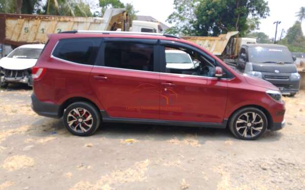 WULING  CONFERO  S 1.5C