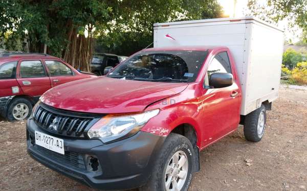 MITSUBISHI  TRITON HDX SC 4X4