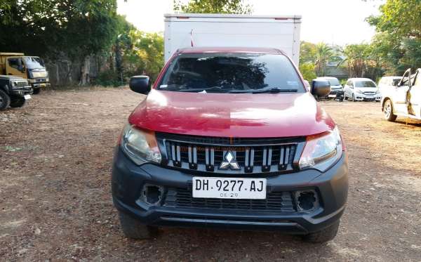 MITSUBISHI  TRITON HDX SC 4X4
