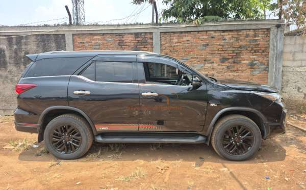 TOYOTA FORTUNER 2.7 SRZ