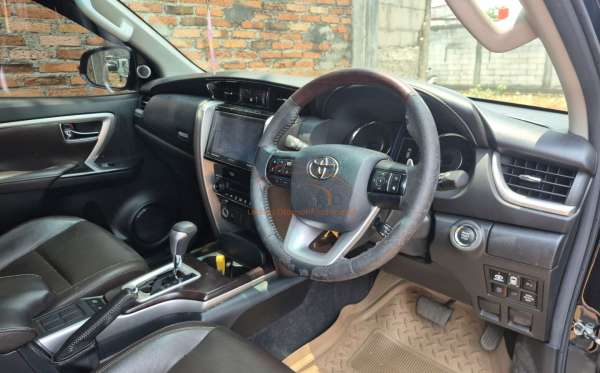 TOYOTA FORTUNER 2.7 SRZ