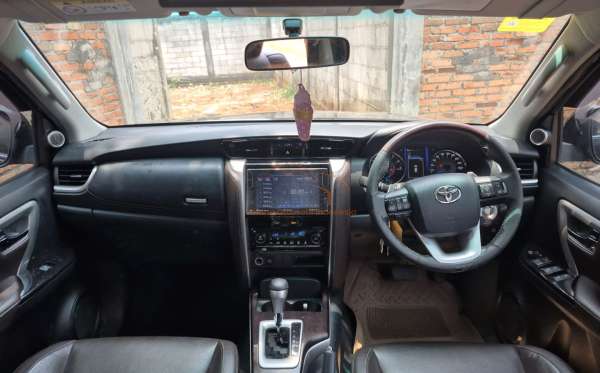 TOYOTA FORTUNER 2.7 SRZ