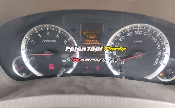 SUZUKI  ERTIGA  DX