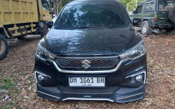 SUZUKI  ERTIGA  HS