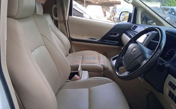 TOYOTA  ALPHARD  2.4