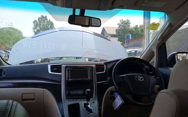 TOYOTA  ALPHARD  2.4