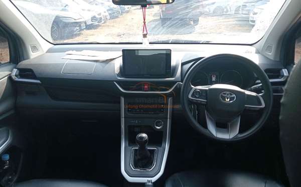 TOYOTA AVANZA