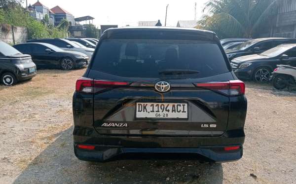 TOYOTA AVANZA
