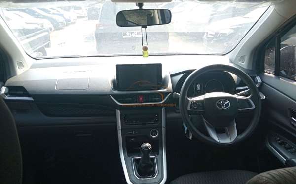 TOYOTA AVANZA