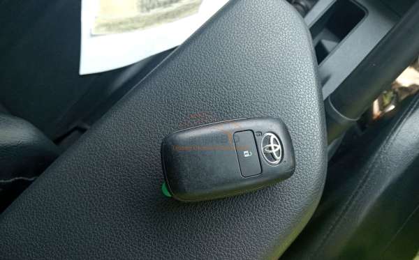 TOYOTA AVANZA