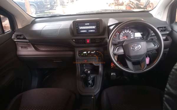 TOYOTA AVANZA