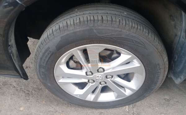 TOYOTA AVANZA
