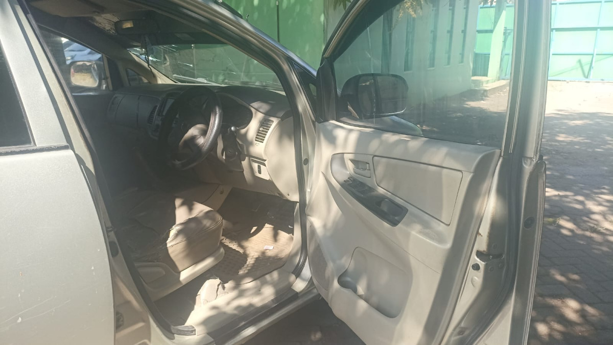 TOYOTA INNOVA  J