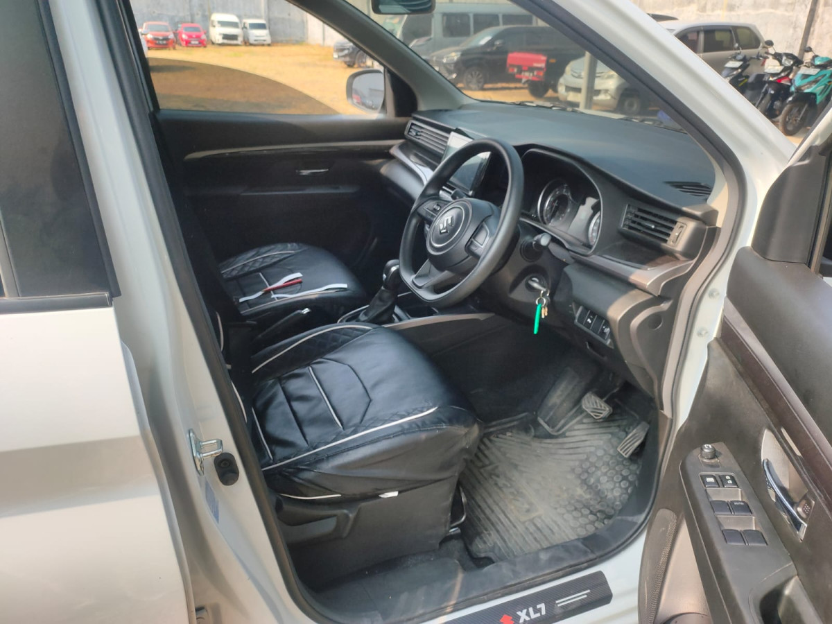 SUZUKI XL7