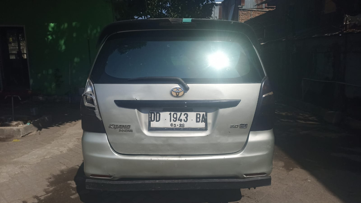 TOYOTA INNOVA  J