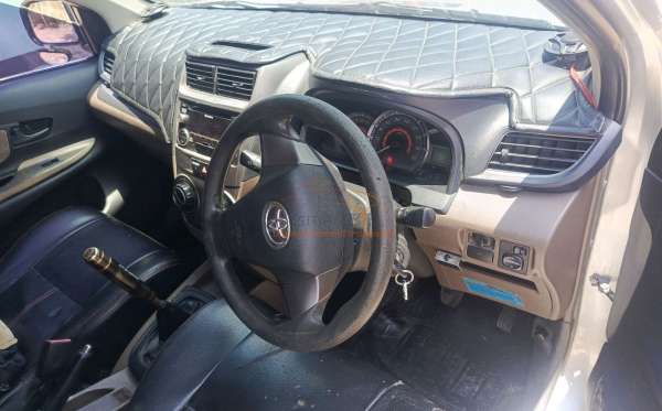 TOYOTA  AVANZA  1.3 G