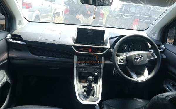 TOYOTA AVANZA