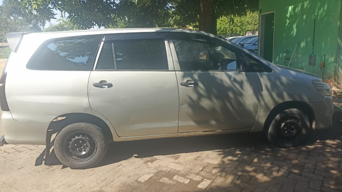TOYOTA INNOVA  J