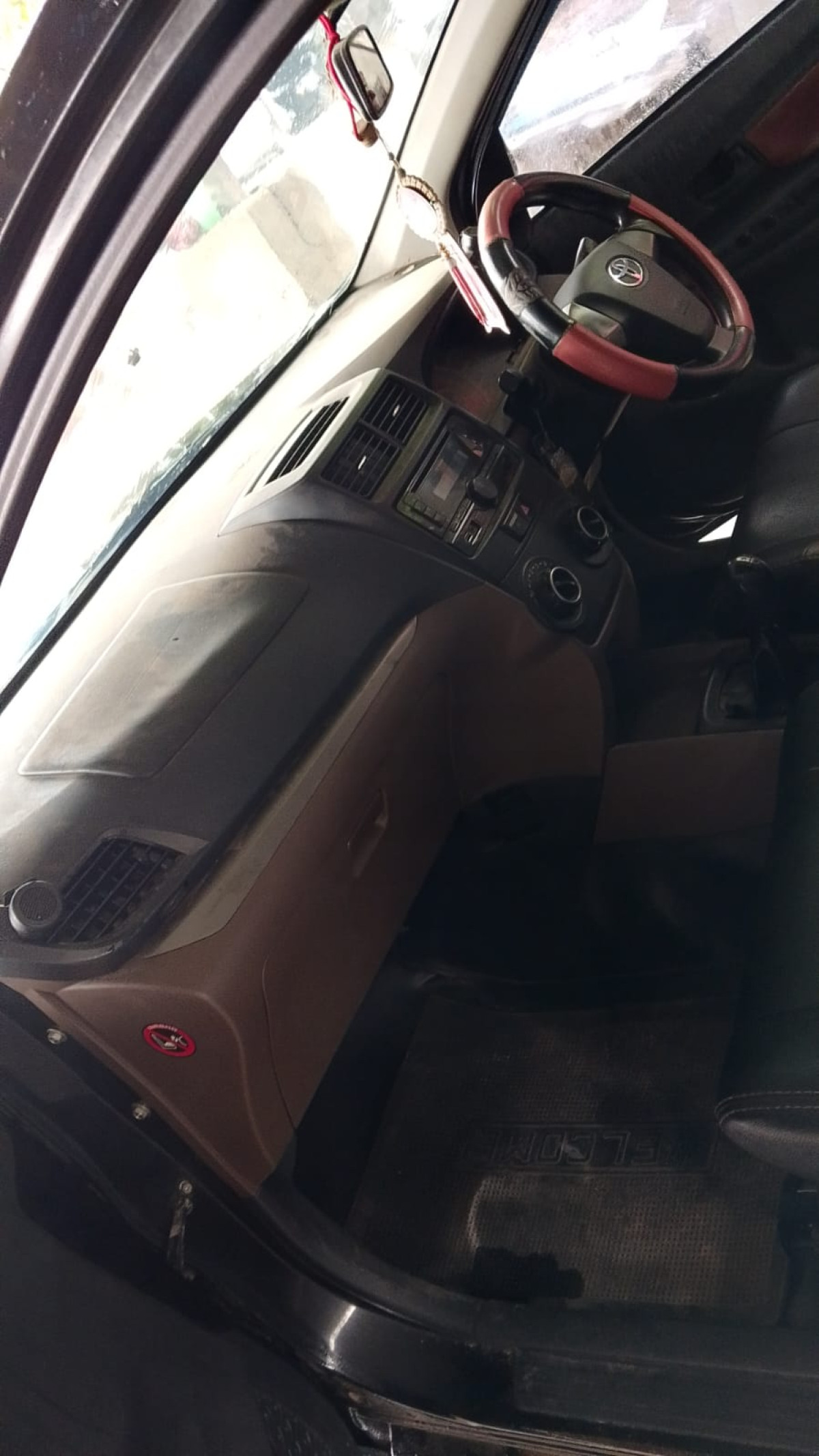 TOYOTA  AVANZA  1.3 E