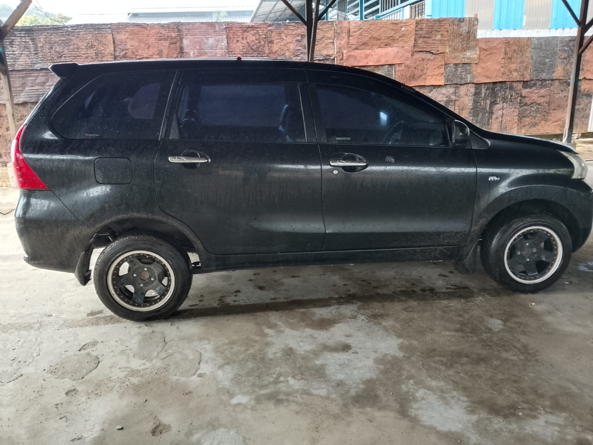 TOYOTA  AVANZA  1.3 E