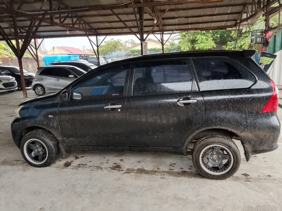TOYOTA  AVANZA  1.3 E