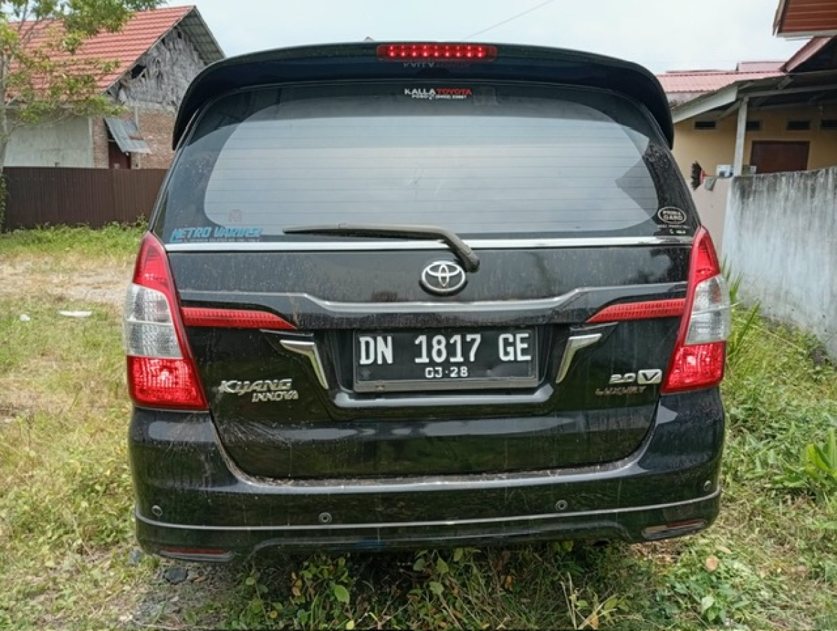 TOYOTA INNOVA  V