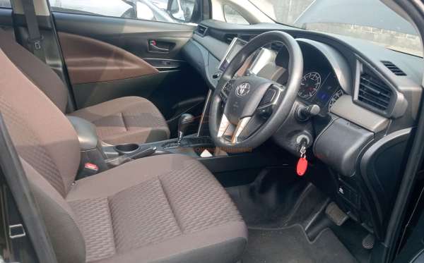 TOYOTA INNOVA G