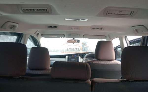 TOYOTA INNOVA G