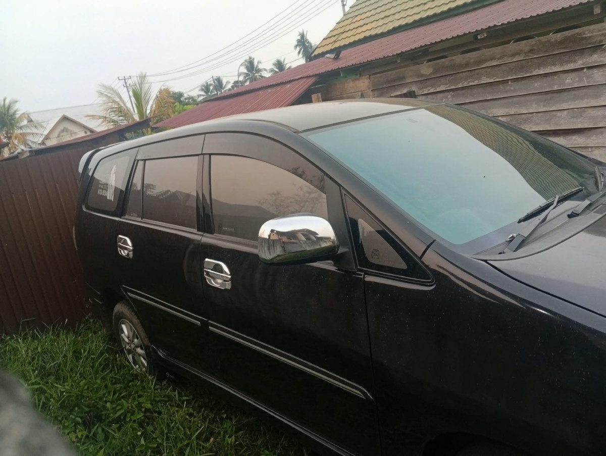 TOYOTA INNOVA  V